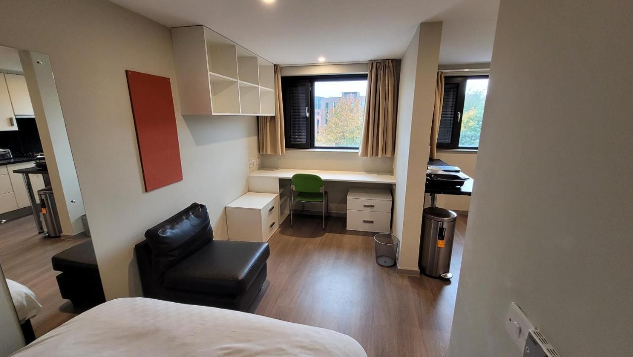 Student Only - 1 Night Free Gosford Gate In Coventry - Sk酒店 外观 照片